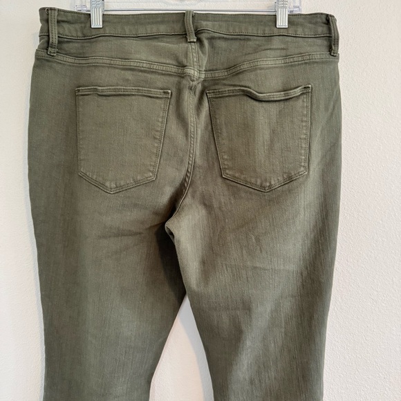 Universal Thread Olive Cropped Jeans Size 16W - Picture 6 of 12